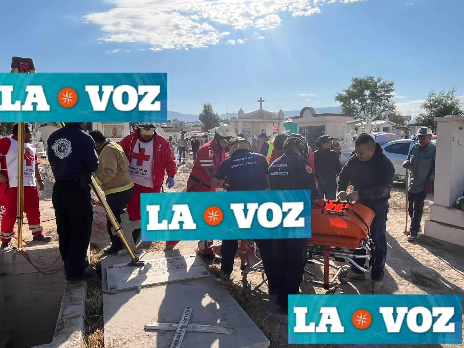 Mujer resulta lesionada al caer en tumba del Panteón Guadalupe