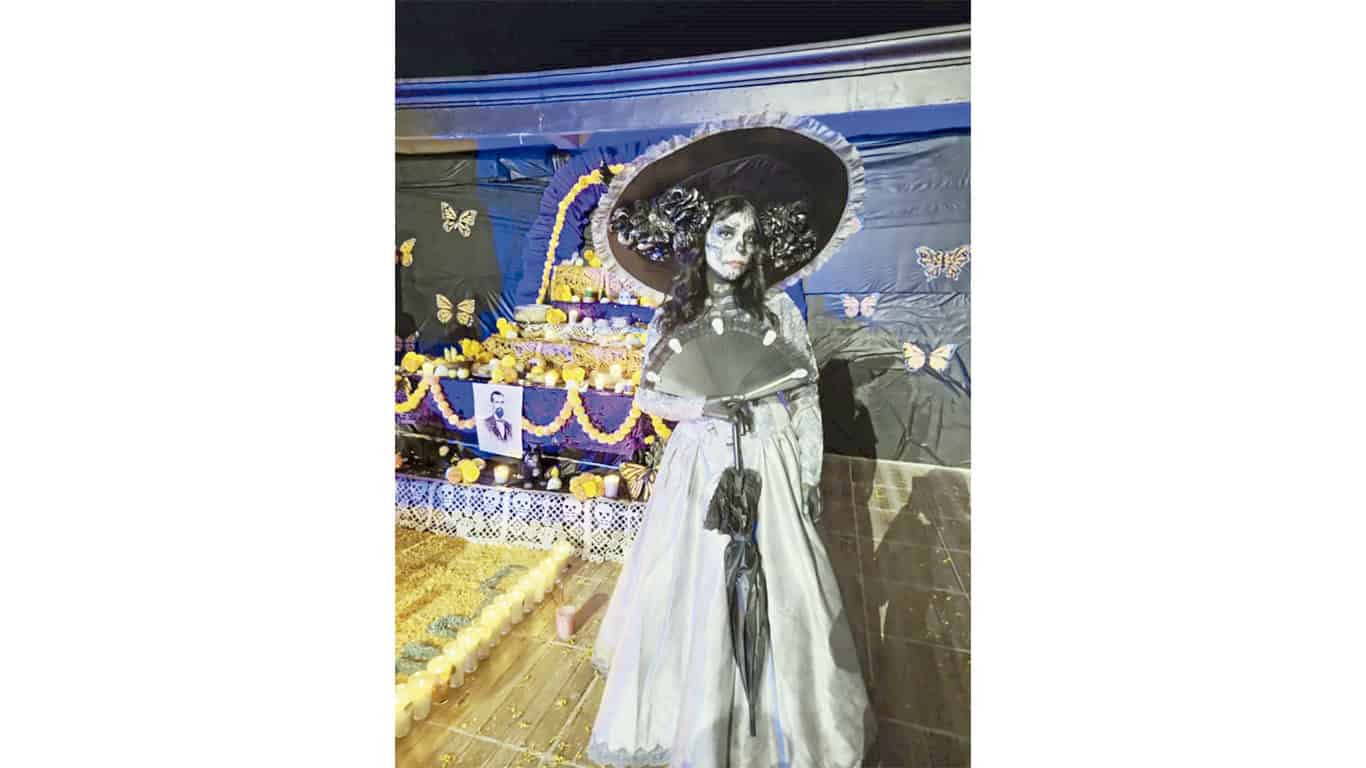 Mía Velázquez Reyna: La Catrina Mexicana que Conquista Corazones