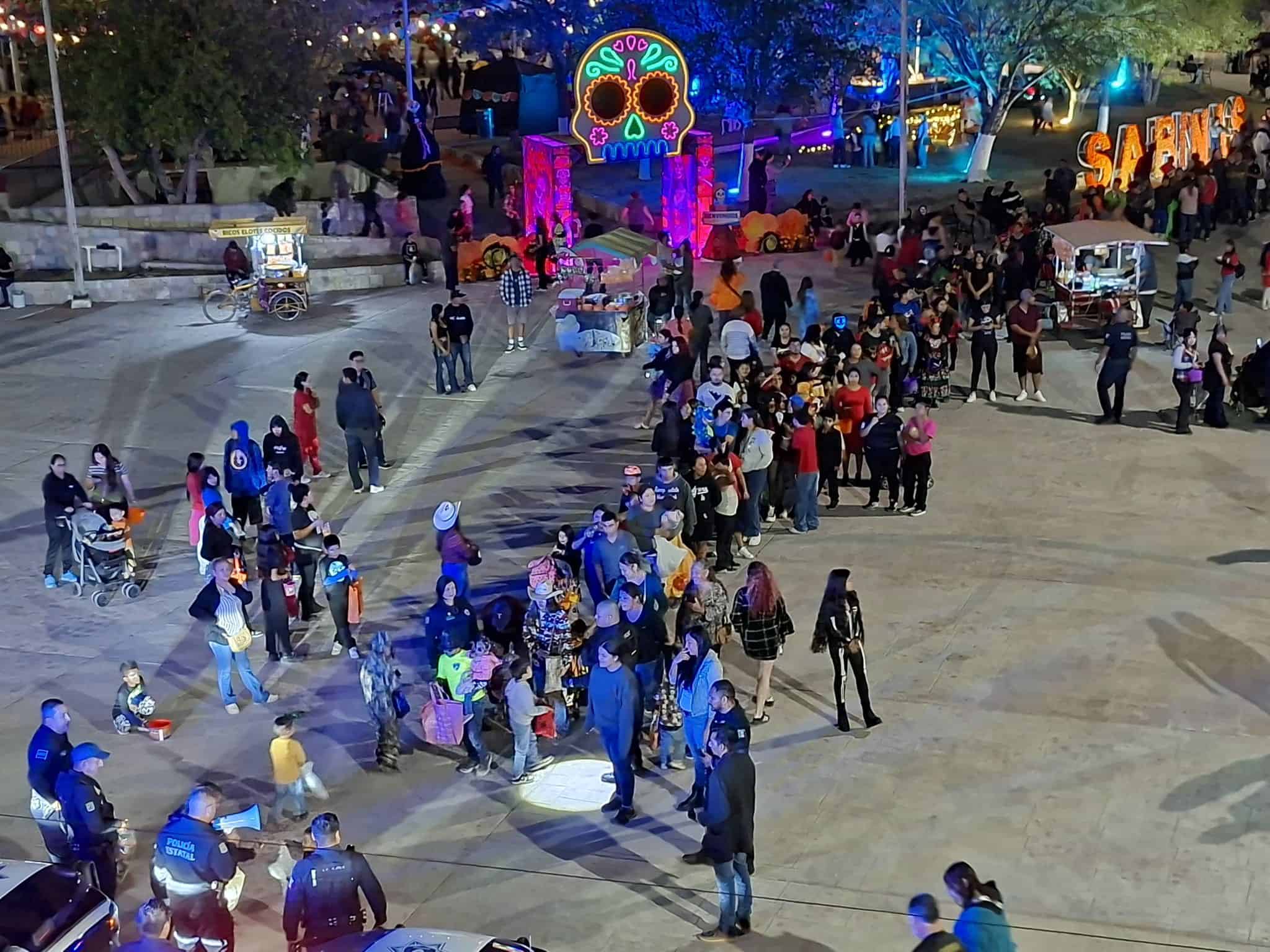 Niños y familias disfrutan Halloween en Sabinas Coahuila