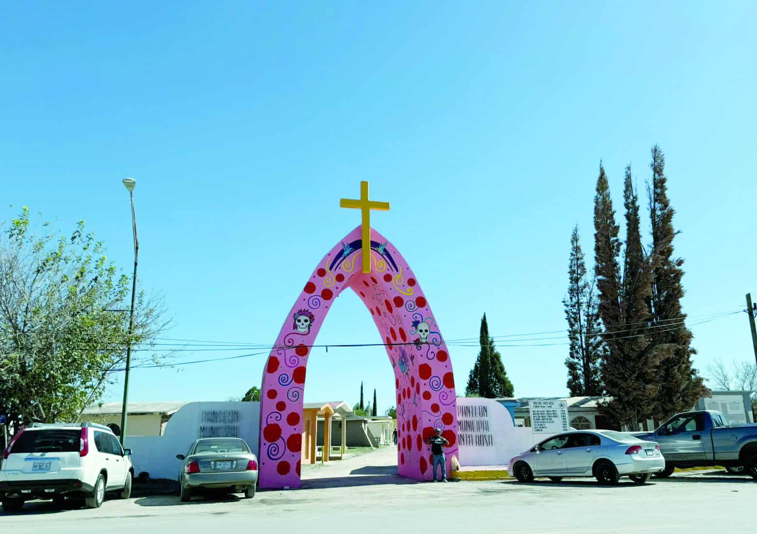 Emotivas visitas a panteones de Múzquiz en la Fiesta de Todos los Santos