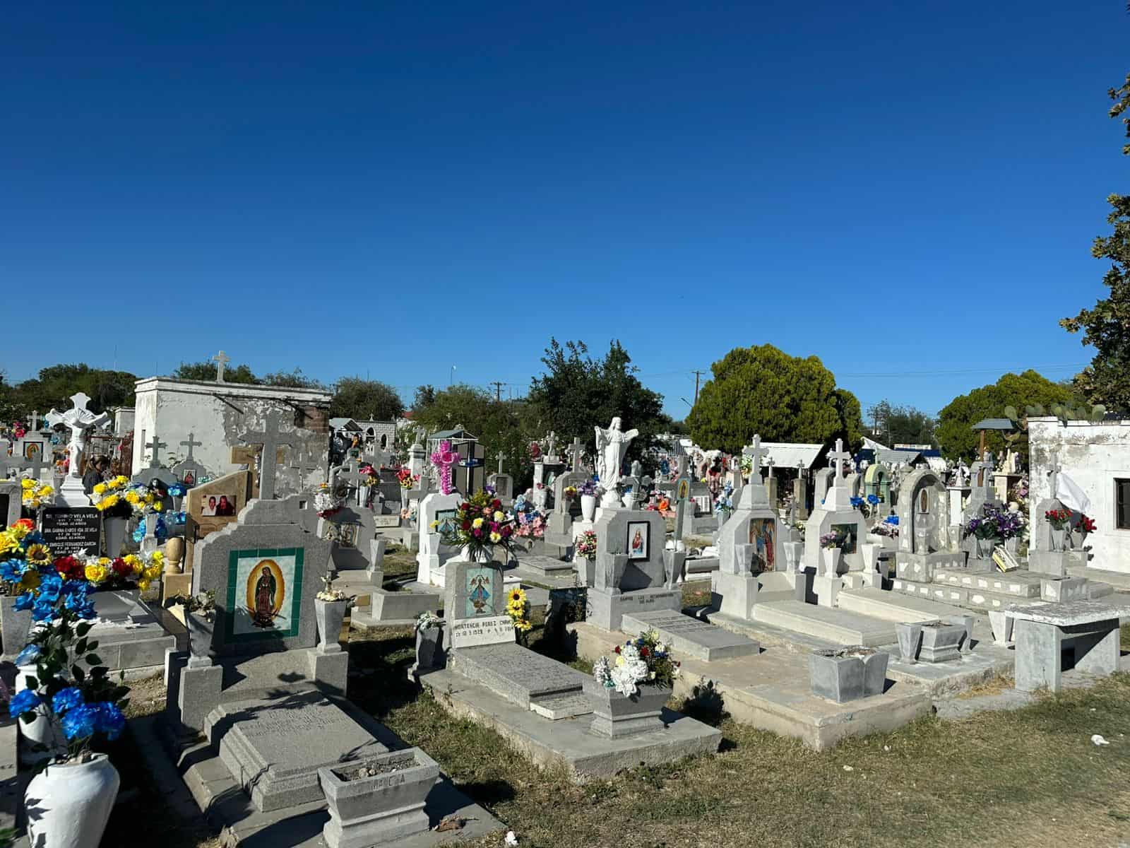 Sin incidentes en los panteones durante el Día de Muertos en Piedras Negras