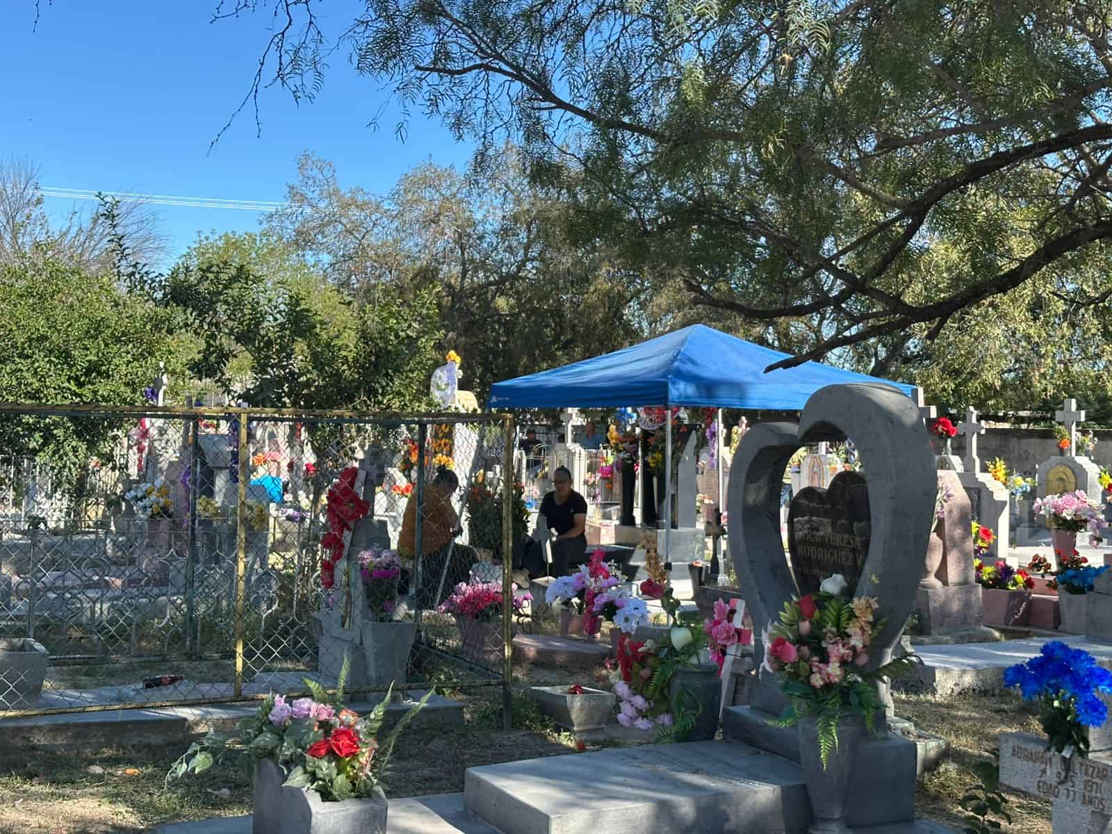 Sin incidentes en los panteones durante el Día de Muertos en Piedras Negras