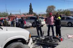 Lesiona pierna a motociclista tras embestirlo