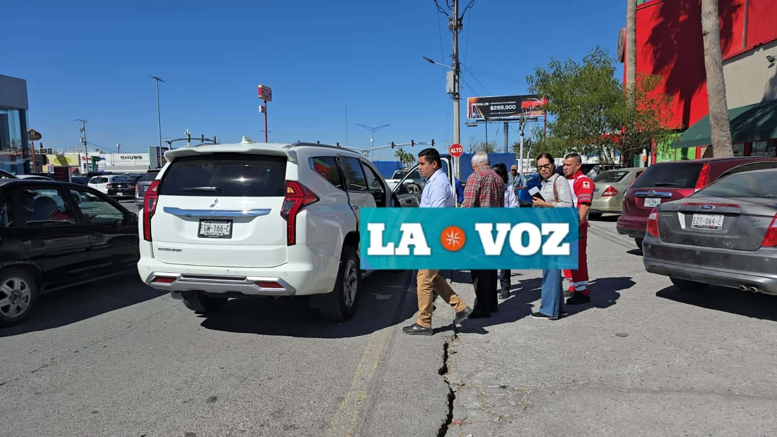 Colisión en Bulevar Benito Juárez: Tres Personas Resultan con Lesiones Leves