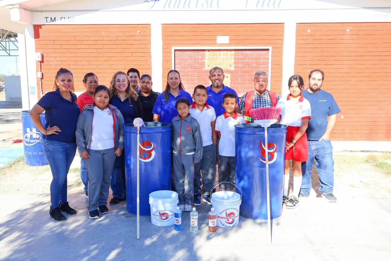 Iniciativa de limpieza y mantenimiento en escuelas de sabinas