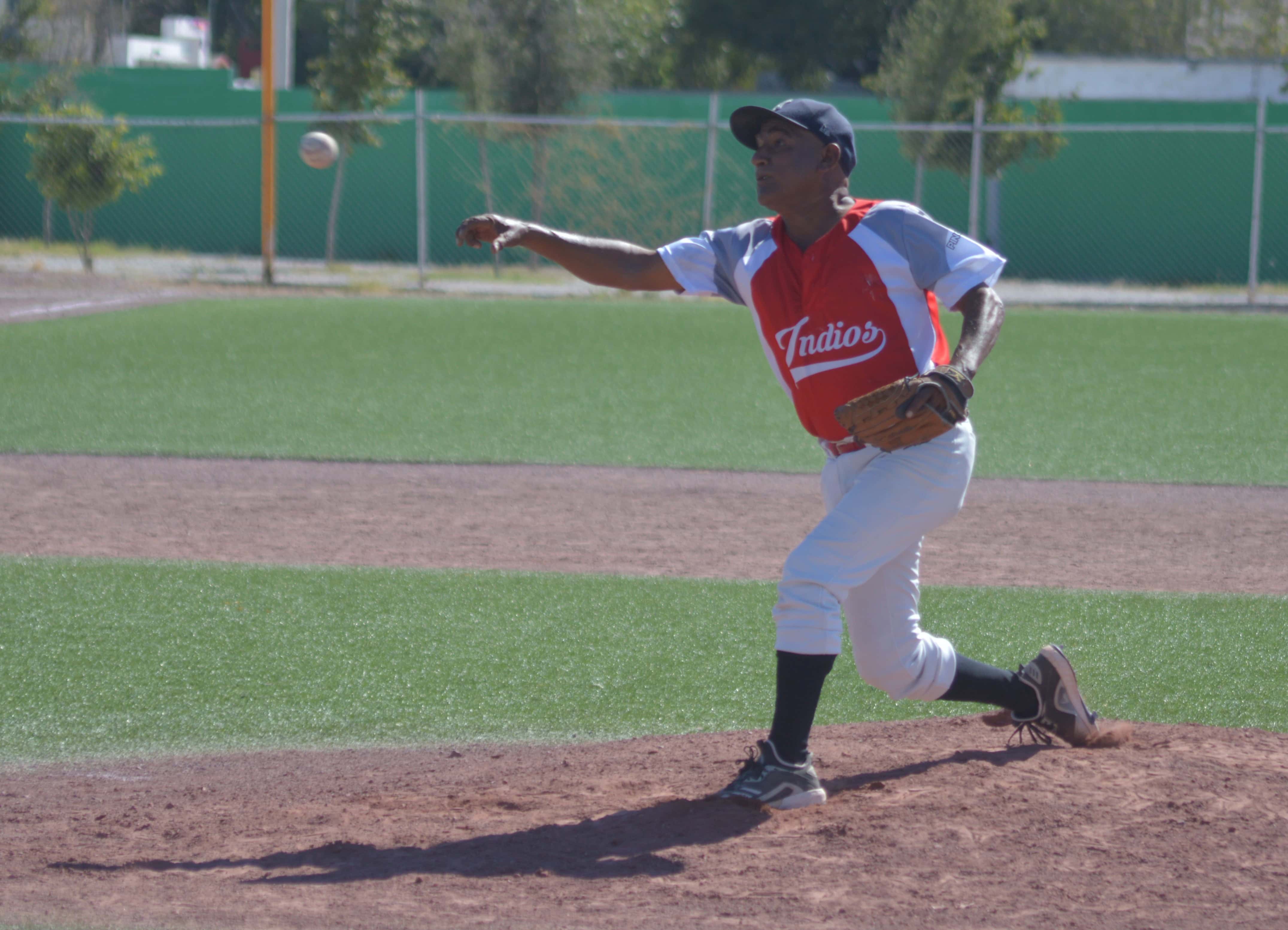 Indios de colonia Buenos Aires se acercan a los playoffs en la Liga Recreativa de Béisbol
