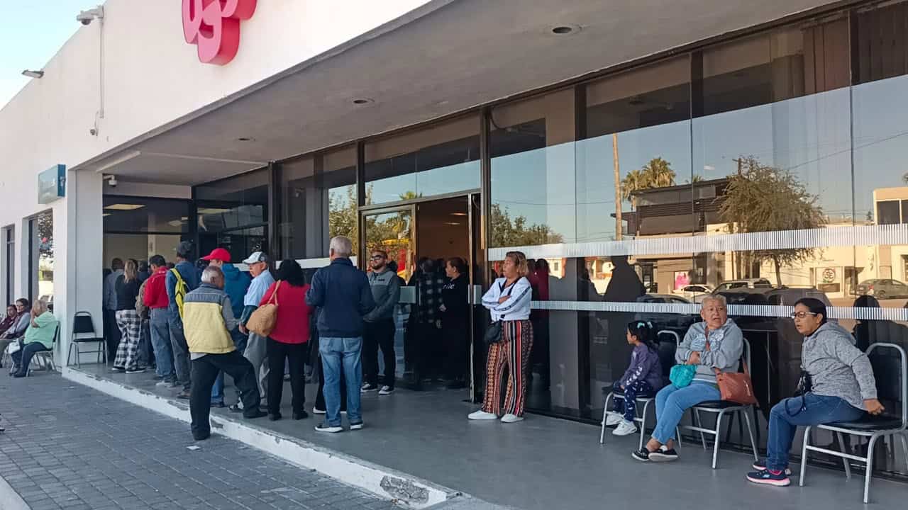 Aguinaldo de noviembre genera demandas en cajeros y ventanillas para pensionados