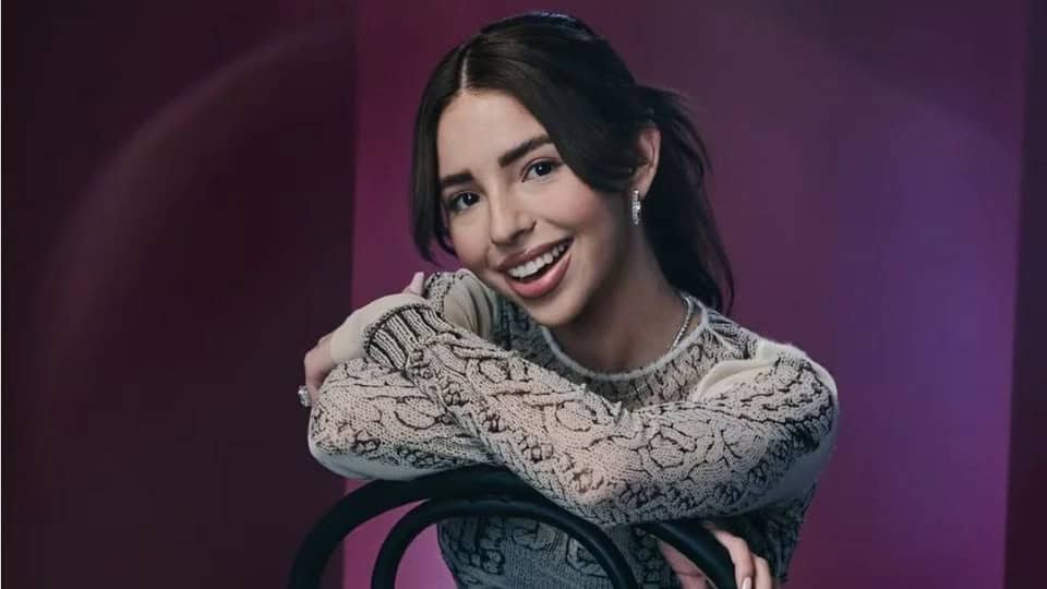 Ángela Aguilar genera polémica en redes sociales por comparación con la Virgen María