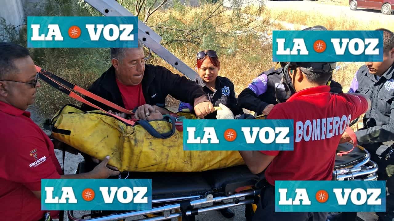 Rescatan de azotea a hombre con artritis