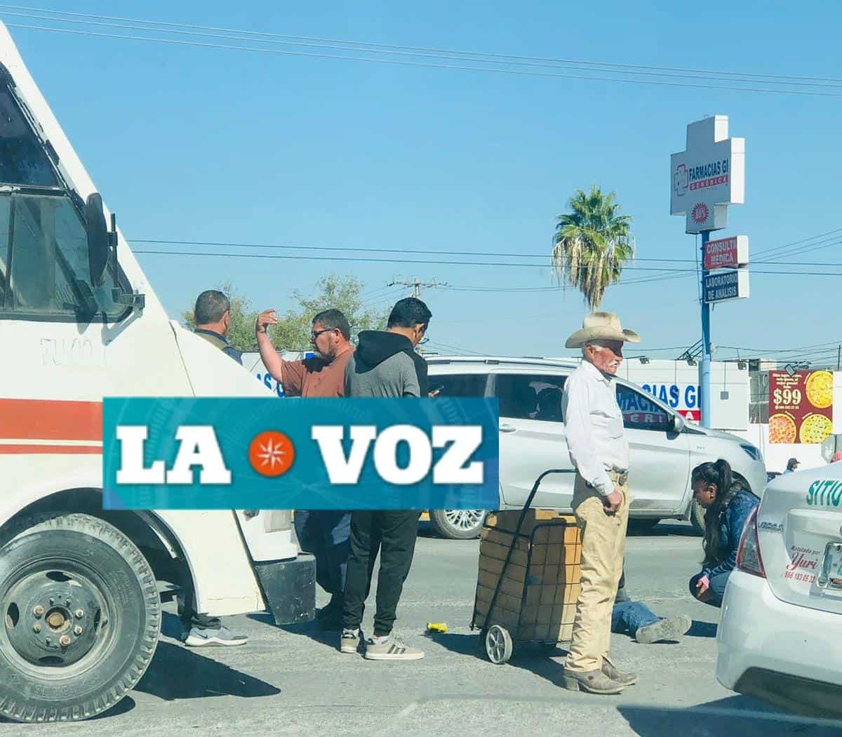 Abuelito de 88 años atropellado por microbús en Monclova