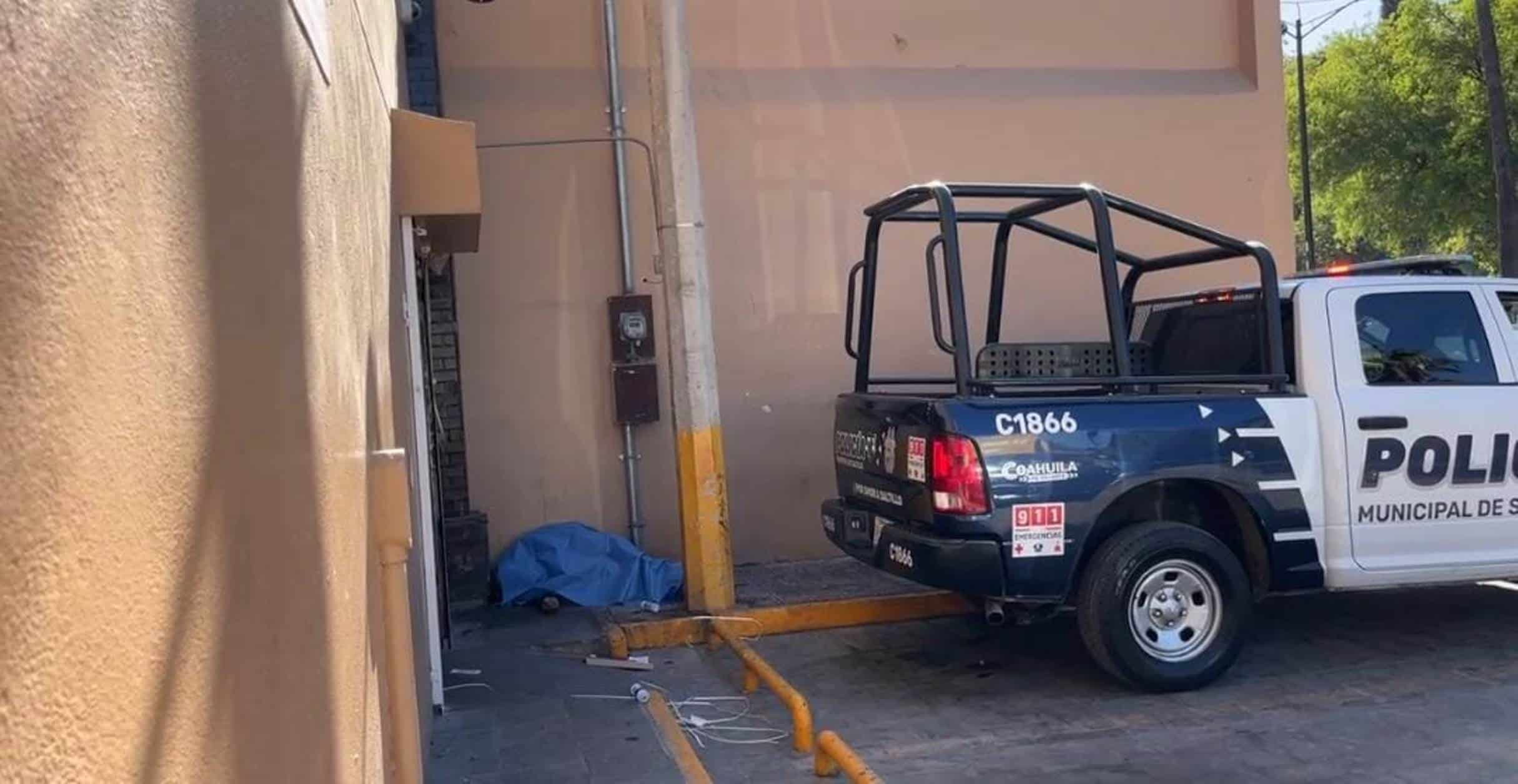 Hombre en situación de calle fallece en vía pública