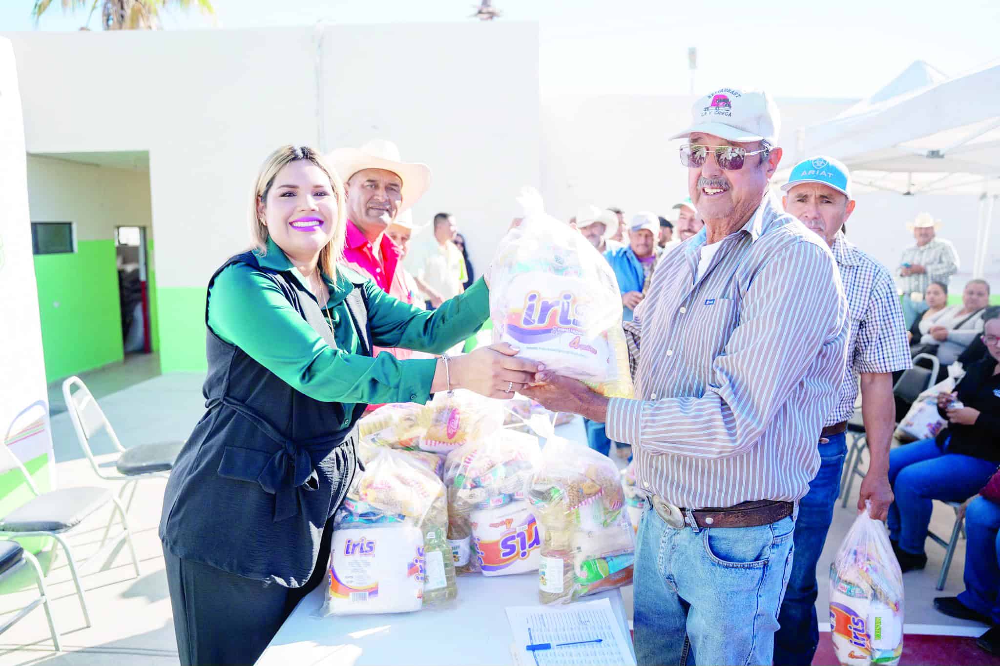 Alcaldesa Yesica Sifuentes Zamora lidera entrega de programa alimentario en Castaños