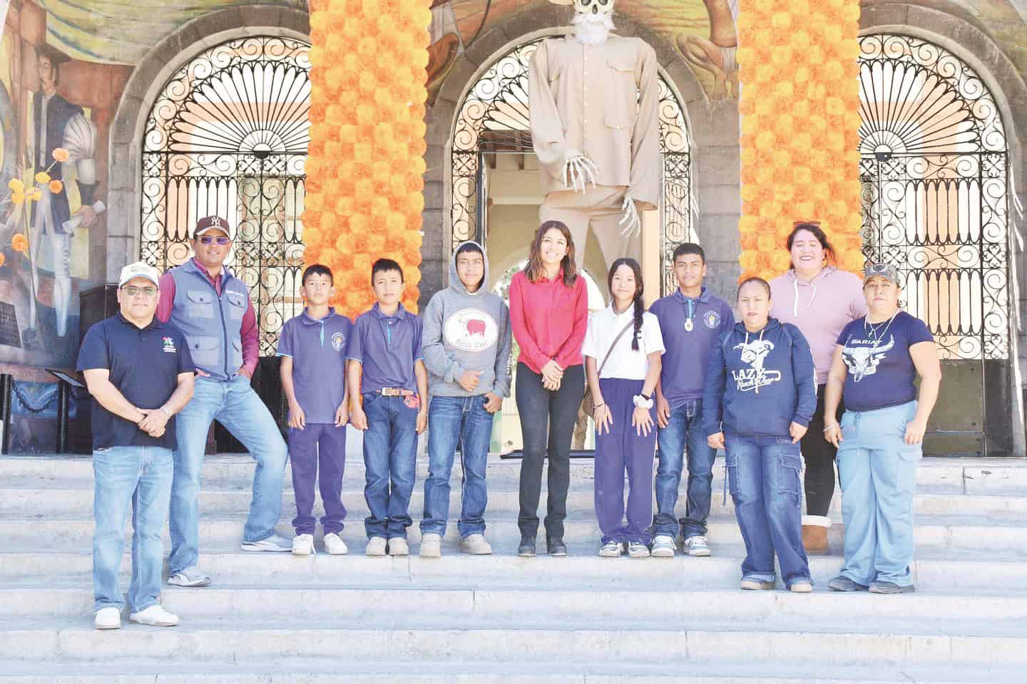 Estudiantes de Cuatro Ciénegas exploran atractivos turísticos en visita educativa