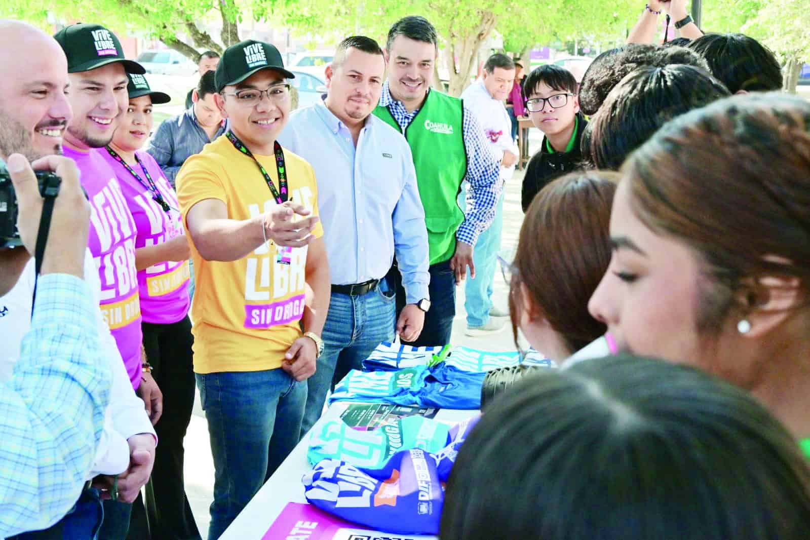 Exitoso Mercadito Mejora y brigada DIF Vive Libre Sin Drogas en San Buenaventura
