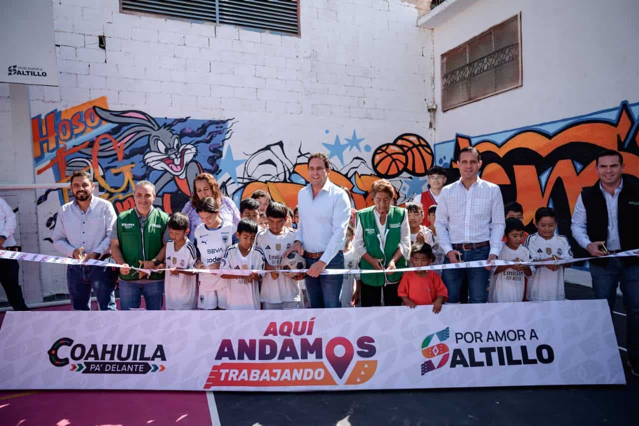 Alcalde de Saltillo entrega rehabilitación de área deportiva en colonia Nazario S. Ortiz Garza