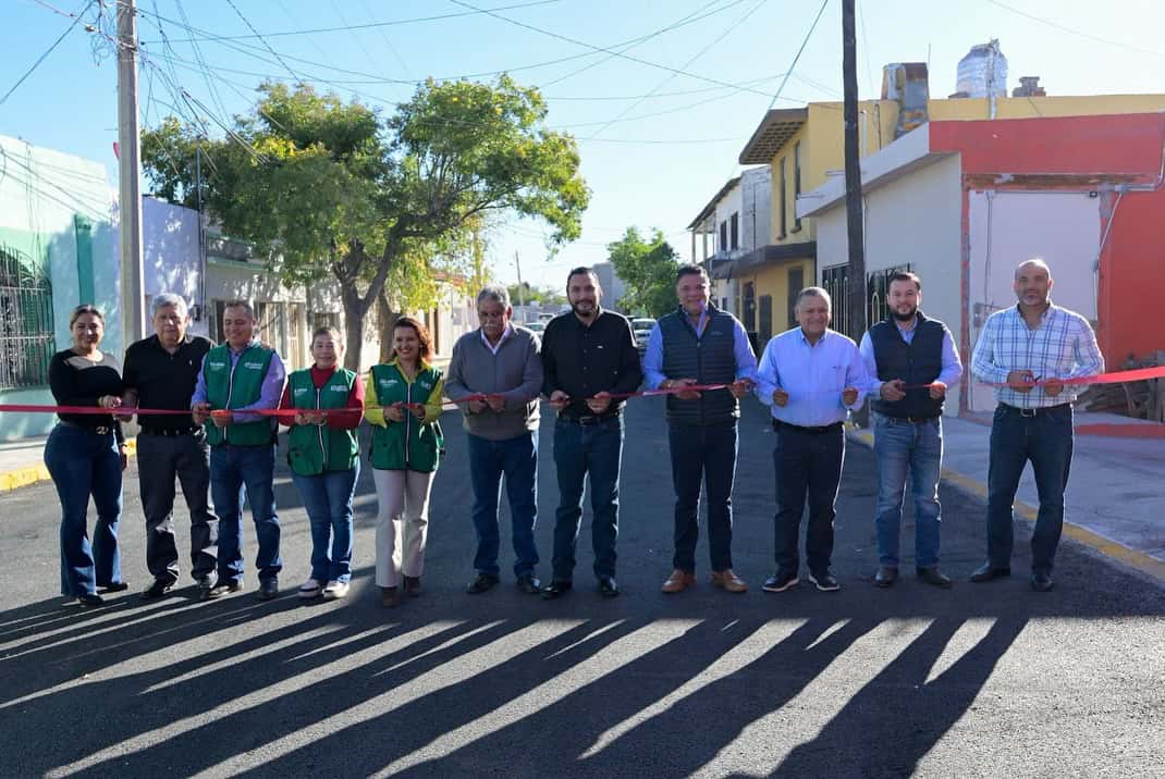 Alcalde de Monclova entrega obra de recarpeteo en Zona Centro