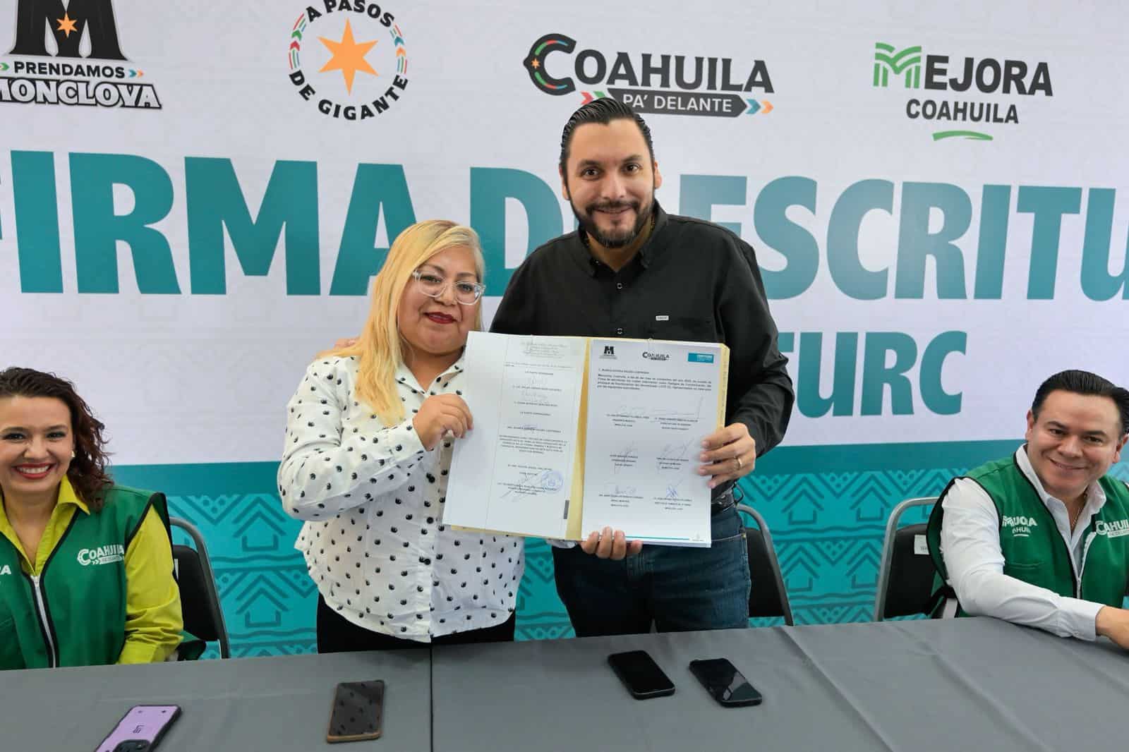 Firma de escrituras en Monclova para regularización en colonia Ampliación Lucrecia