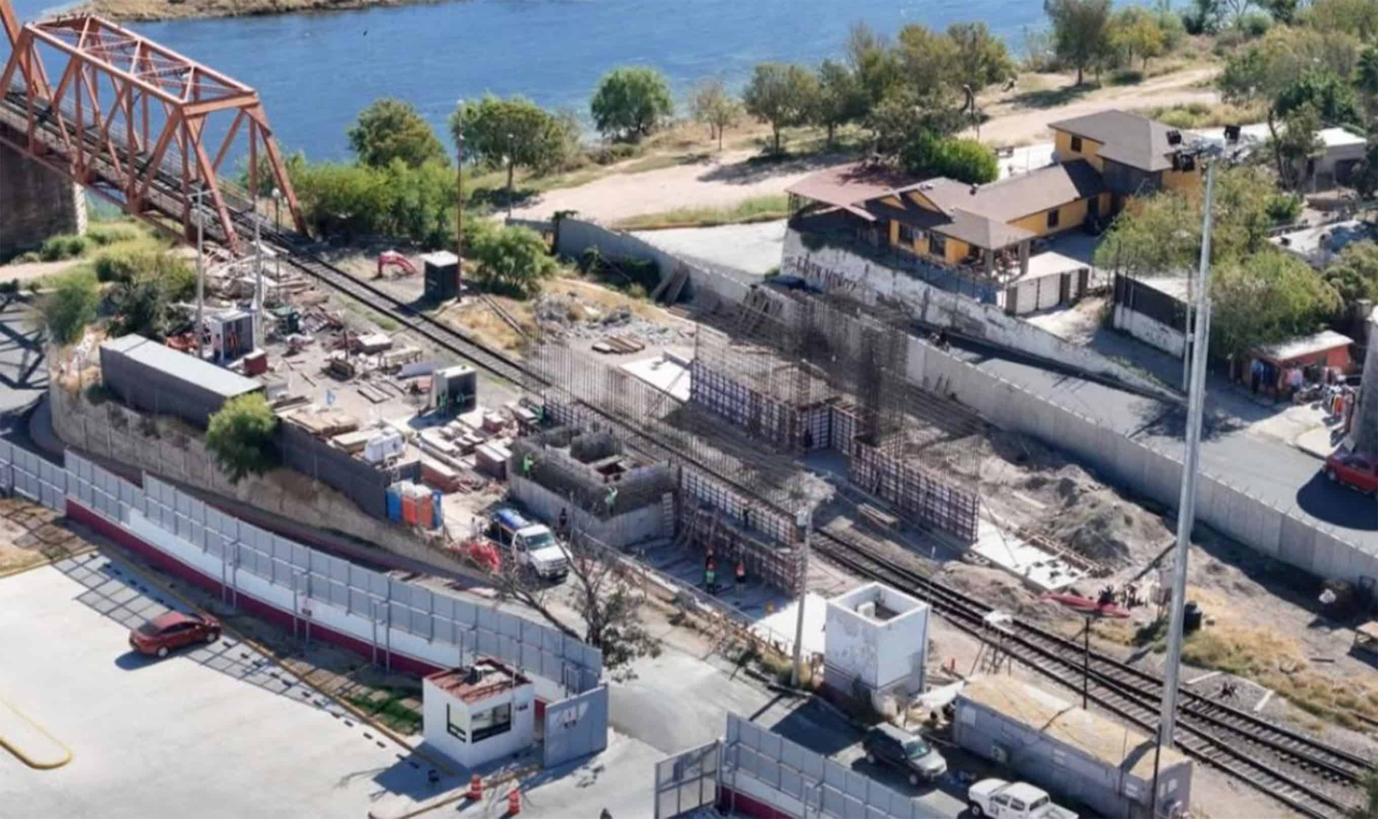 Avanza muro de Ferromex sin estudio pluvial en Piedras Negras