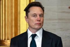 Elon Musk recibe compensación récord de un billón de dólares en acciones de Tesla