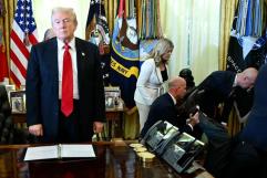 VIDEO: Ejecutivo se desmaya frente a Trump durante conferencia en la Casa Blanca