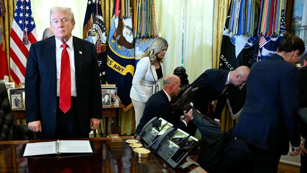 VIDEO: Ejecutivo se desmaya frente a Trump durante conferencia en la Casa Blanca