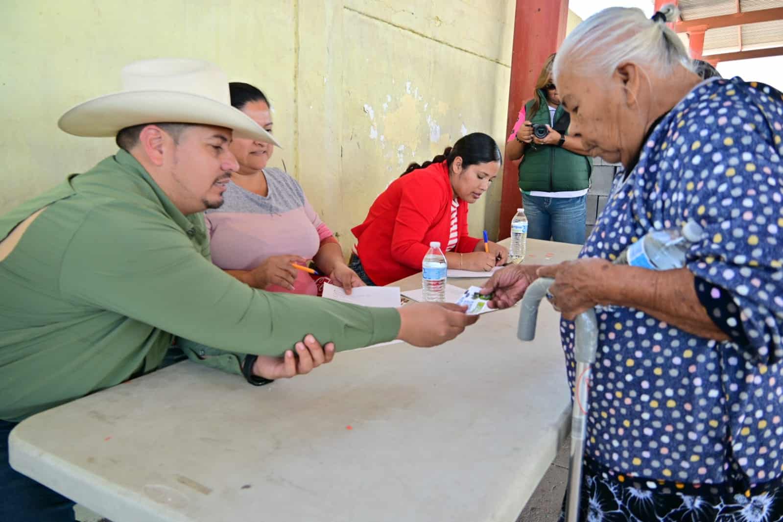 DIF San Buenaventura entrega aparatos ortopédicos en comunidades rurales