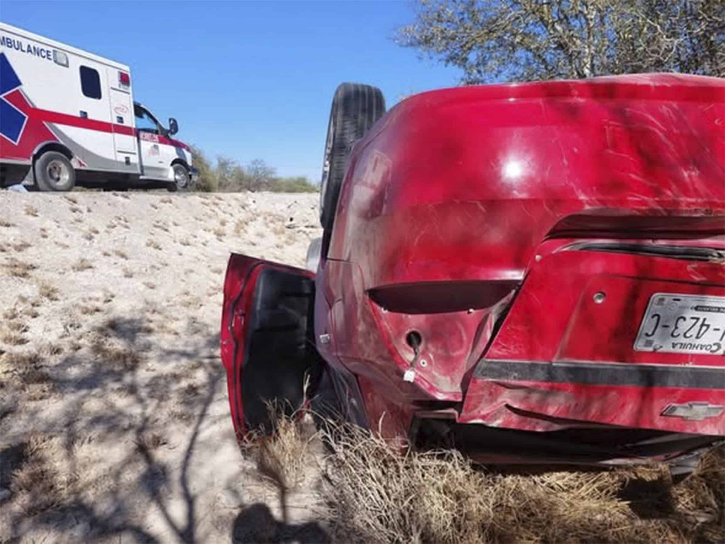 Volcadura en la carretera Morelos–Nava deja una mujer lesionada