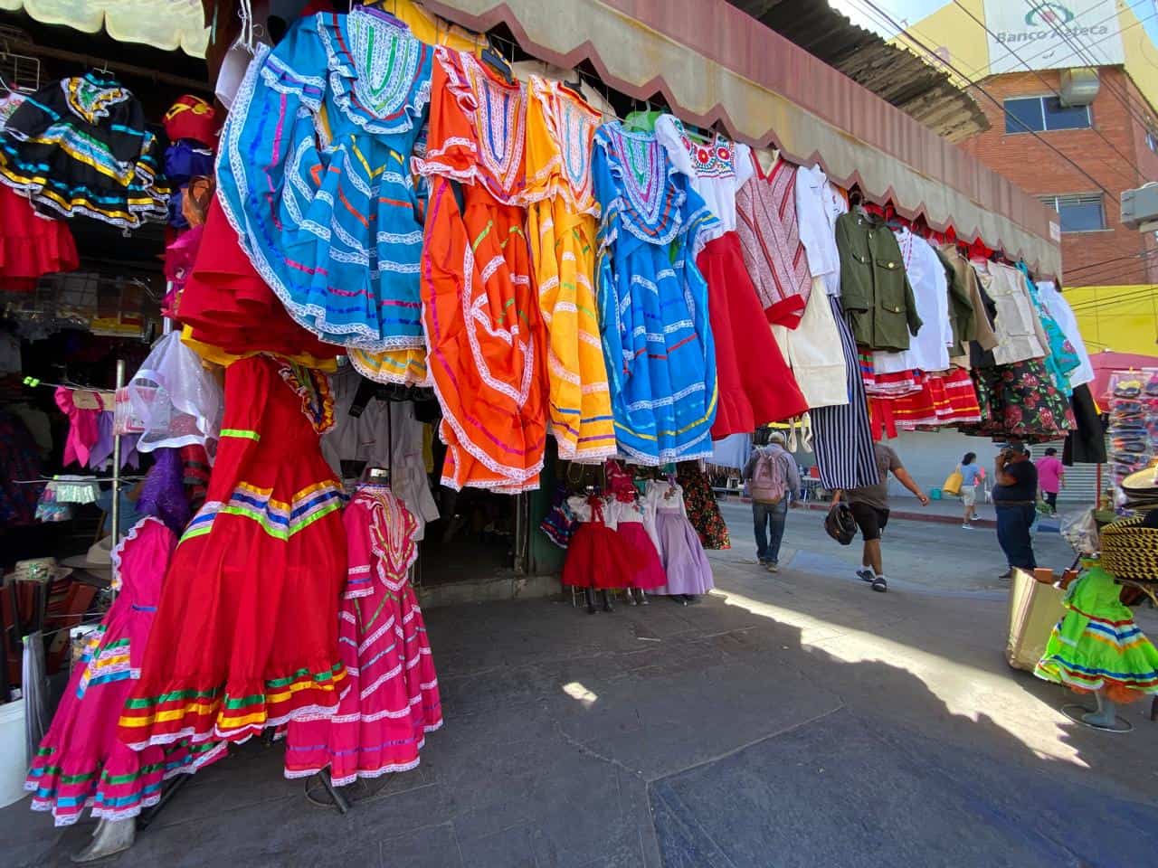 Atuendos Revolucionarios que Marcan la Diferencia en Celebraciones Escolares