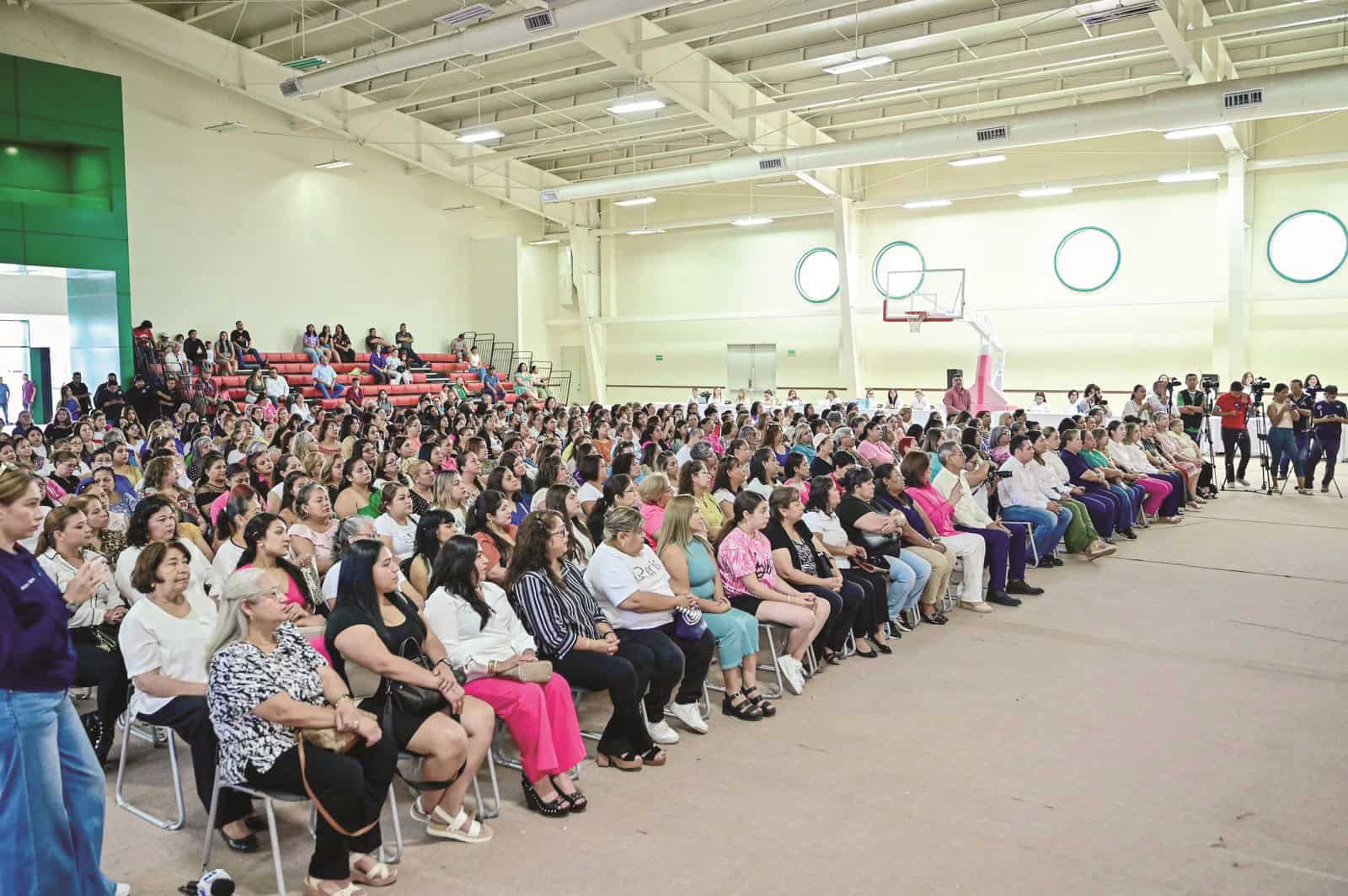 Mujeres de Monclova se gradúan en programa de formación laboral