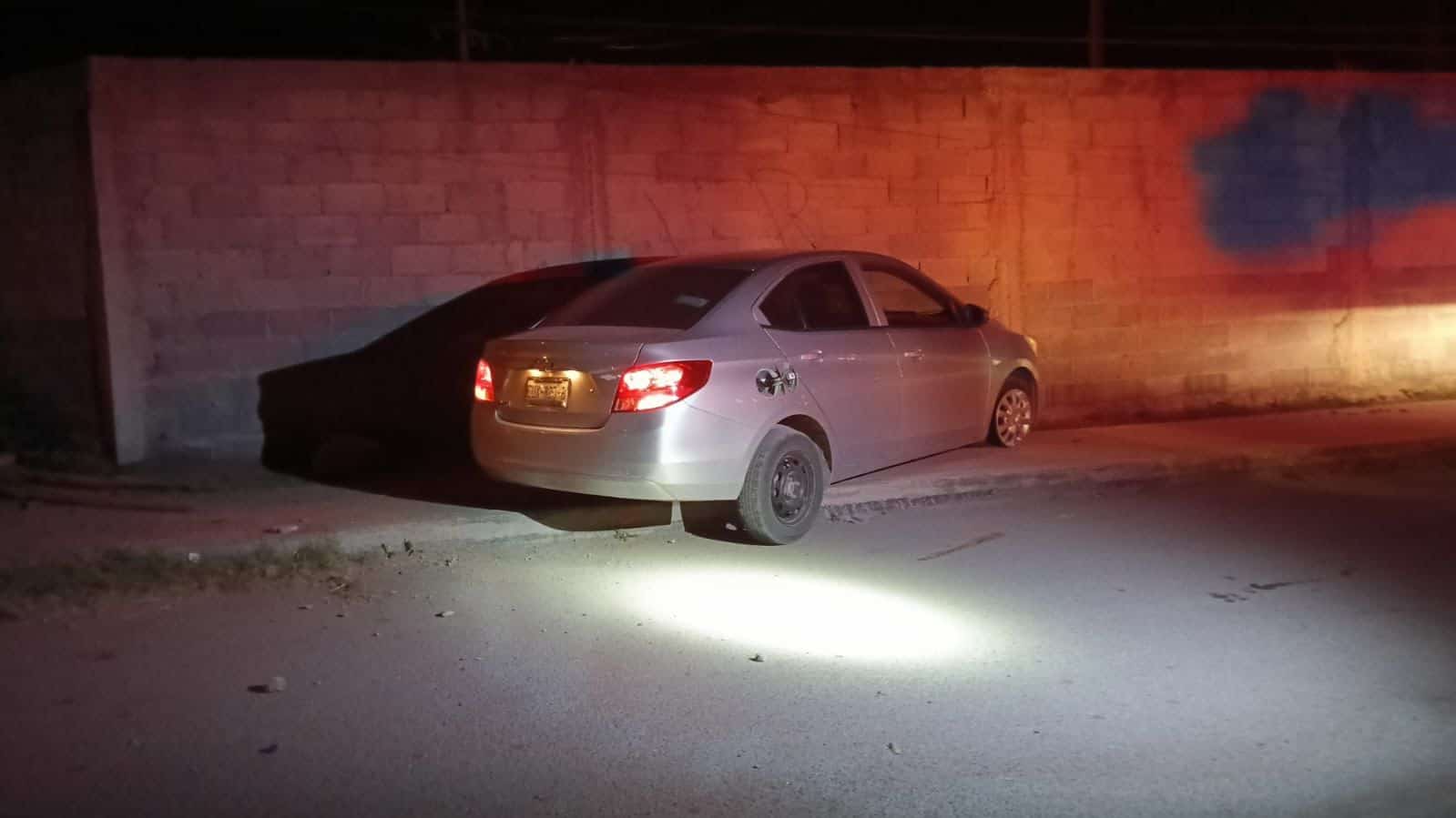 Automóvil se Estrella Contra Poste de Telmex en Minas de Barroterán