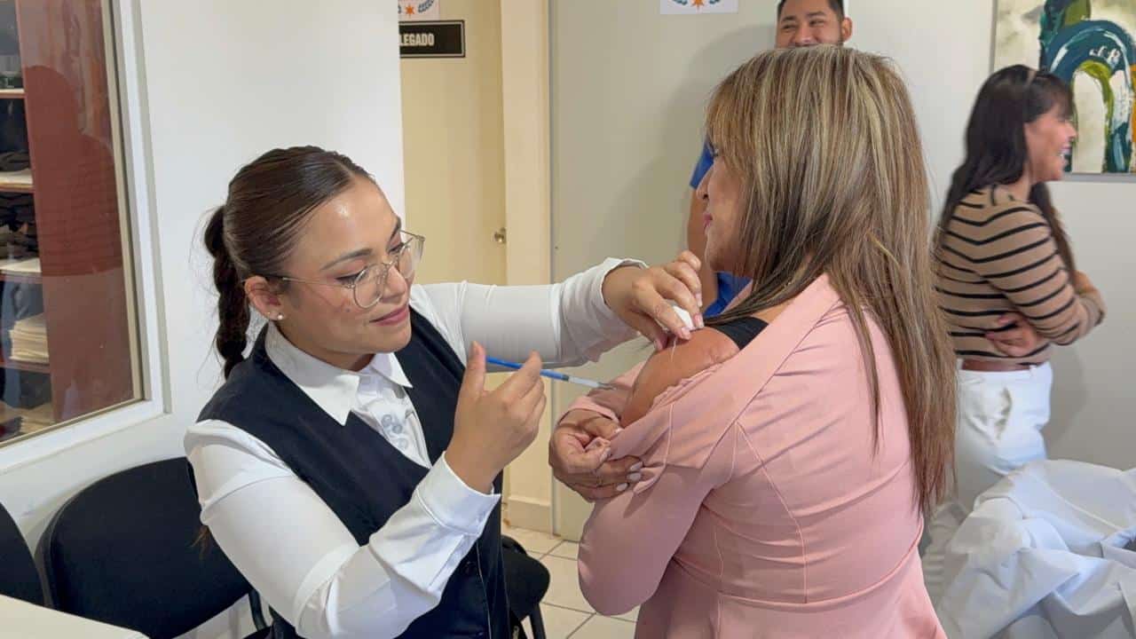 Refuerzan salud de trabajadores de la Fiscalía en Monclova ante temporada invernal