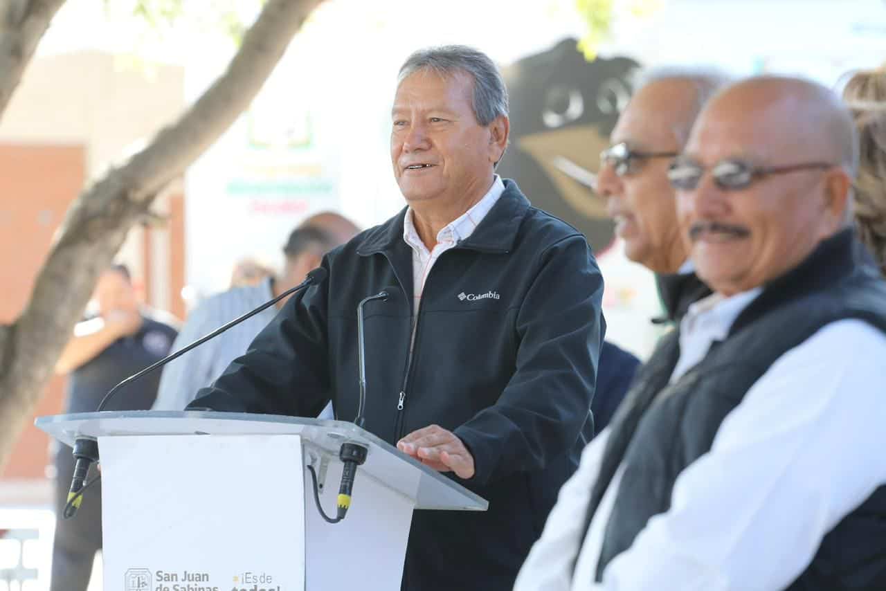 Impulsa Óscar Ríos la educación y el medio ambiente en San Juan de Sabinas