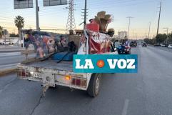 Se estampa con camioneta