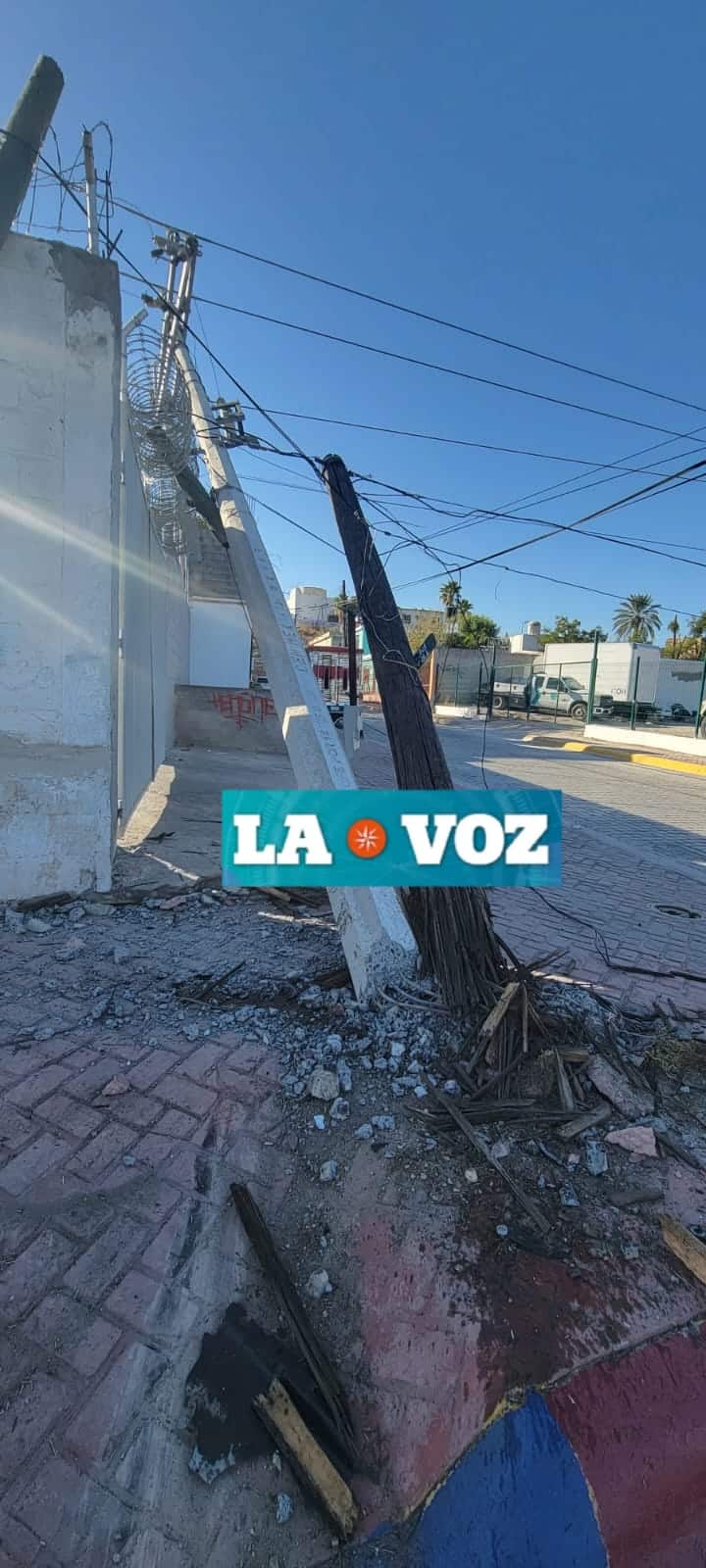 Joven conductor pierde control de Camaro en Monclova y choca