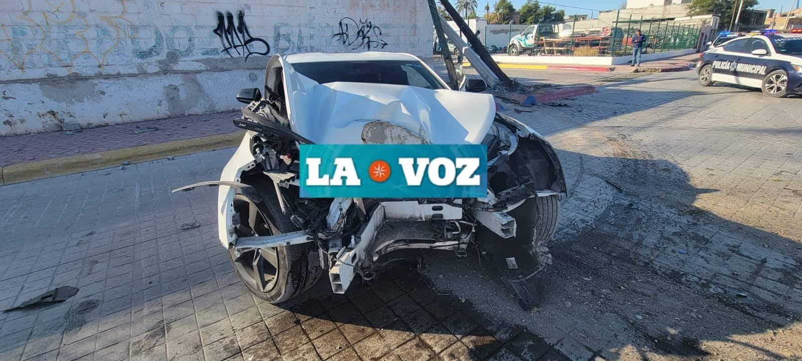 Joven conductor pierde control de Camaro en Monclova y choca