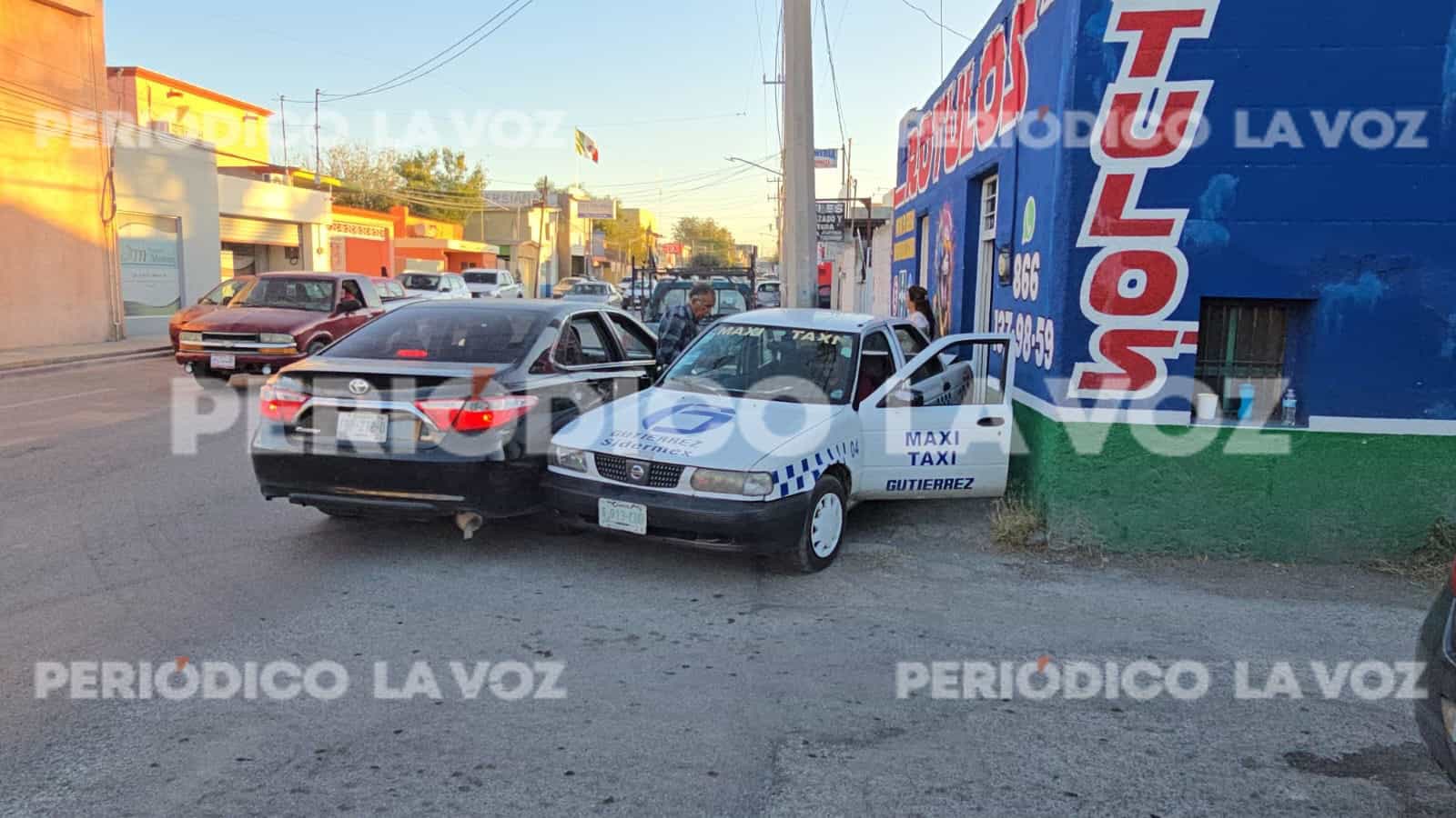 Lesionados en accidente de taxi en Monclova: colisión con Toyota Camry