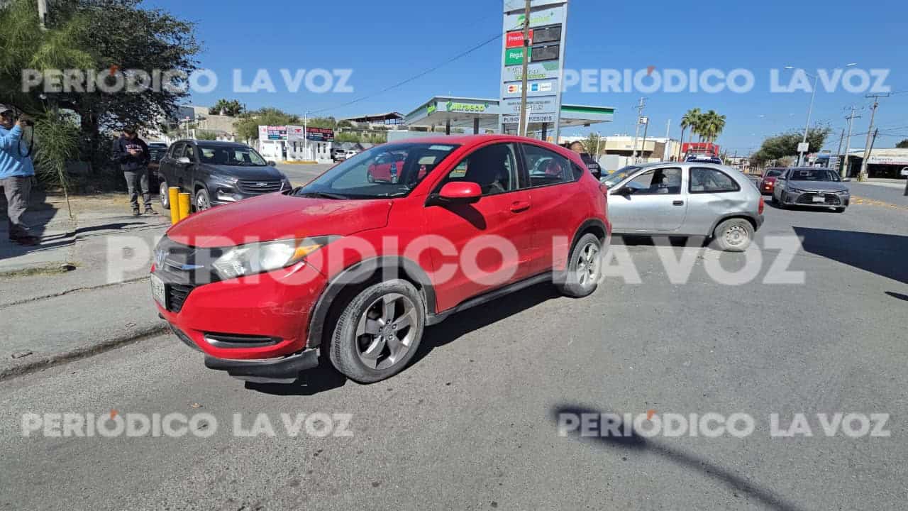 Colisión en avenida Acereros de Monclova deja solo daños materiales