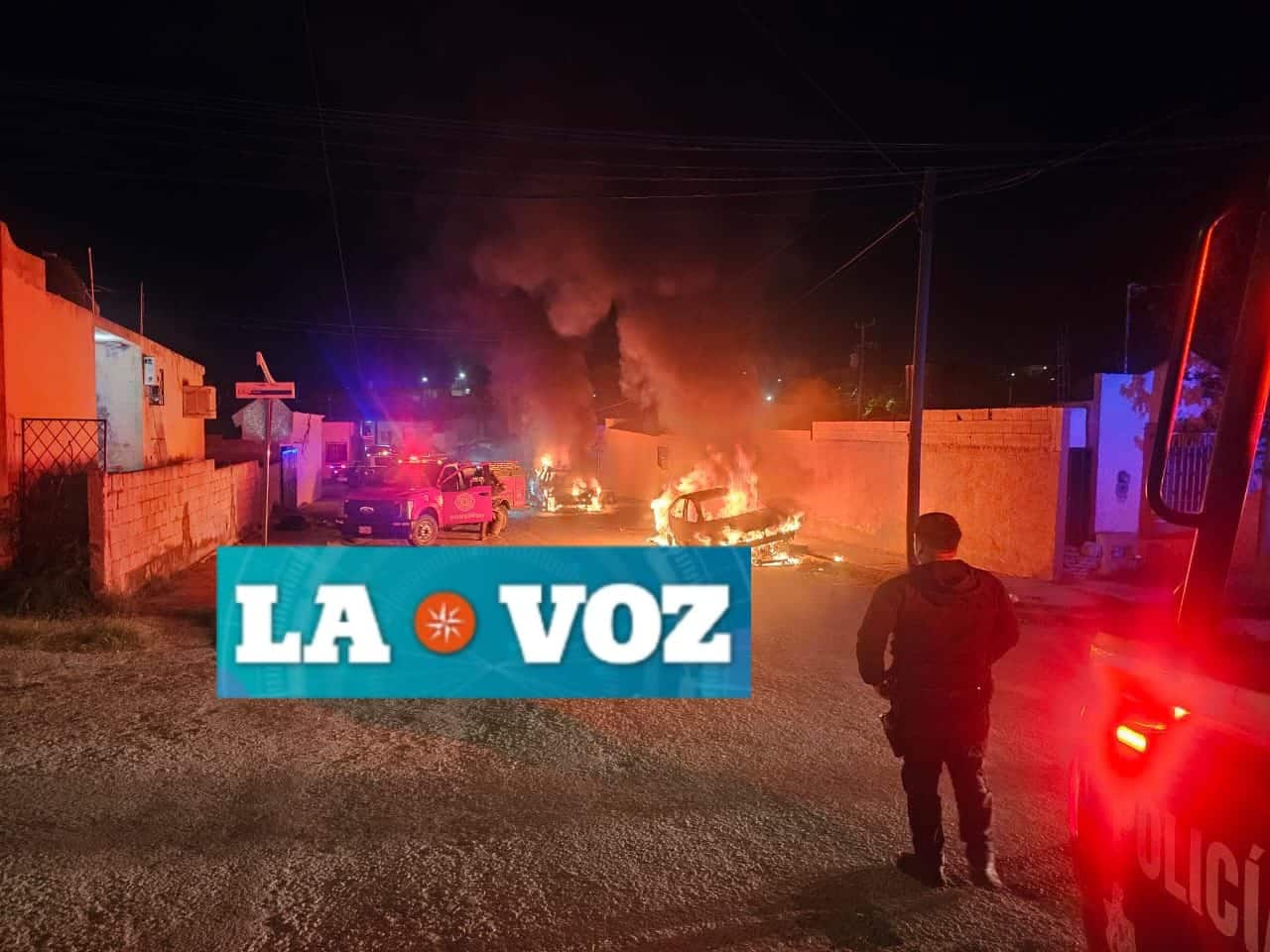 Bomberos controlan incendio que arrasa vehículos en Monclova