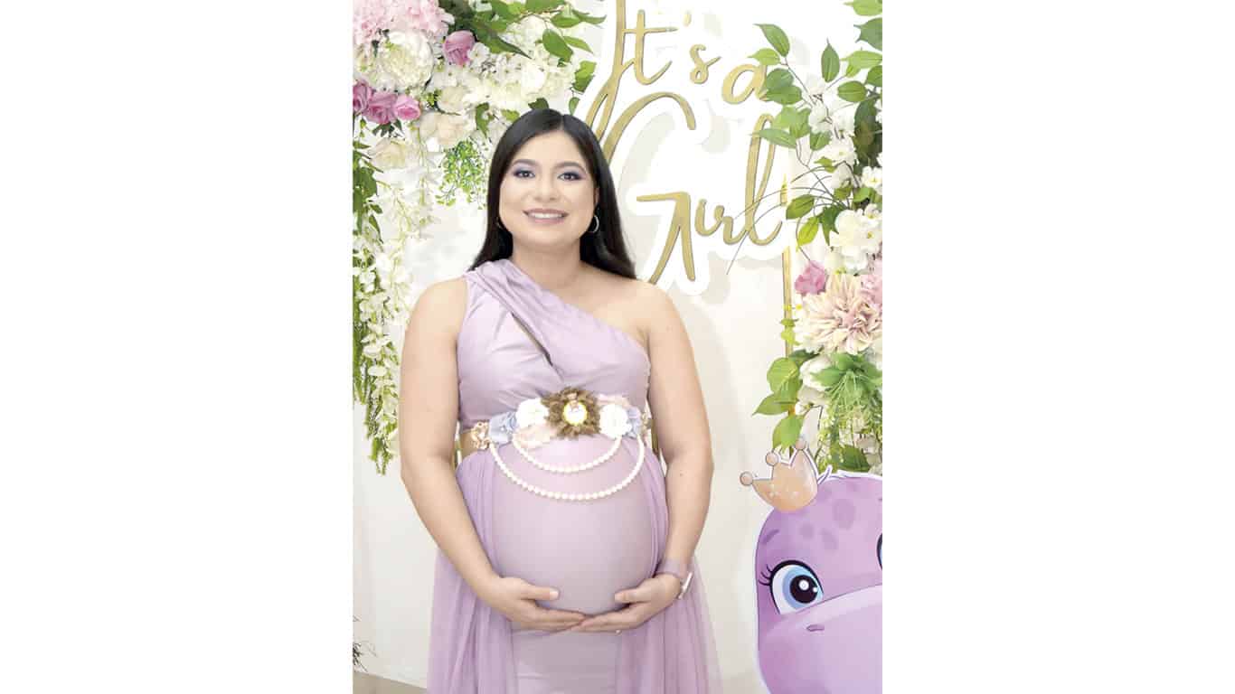 Priscila Leyva celebra su baby shower en Monclova con familiares y amigos
