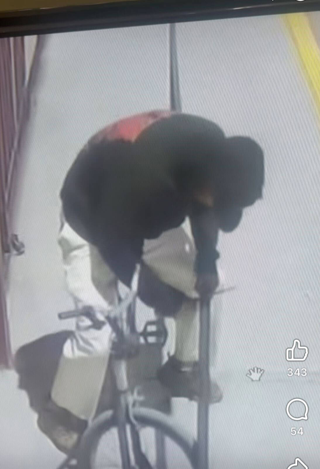 Cámaras captan a joven robando cableado telefónico en Frontera