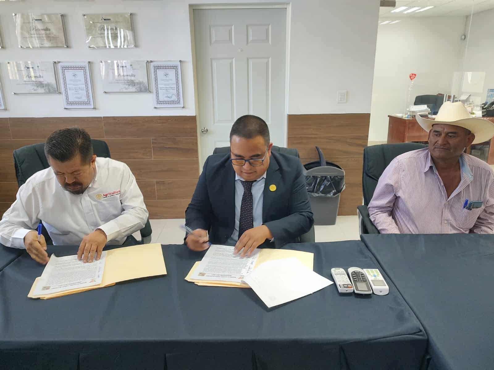 Alcaldesa Yesica Sifuentes y UACh firman convenio por el desarrollo rural