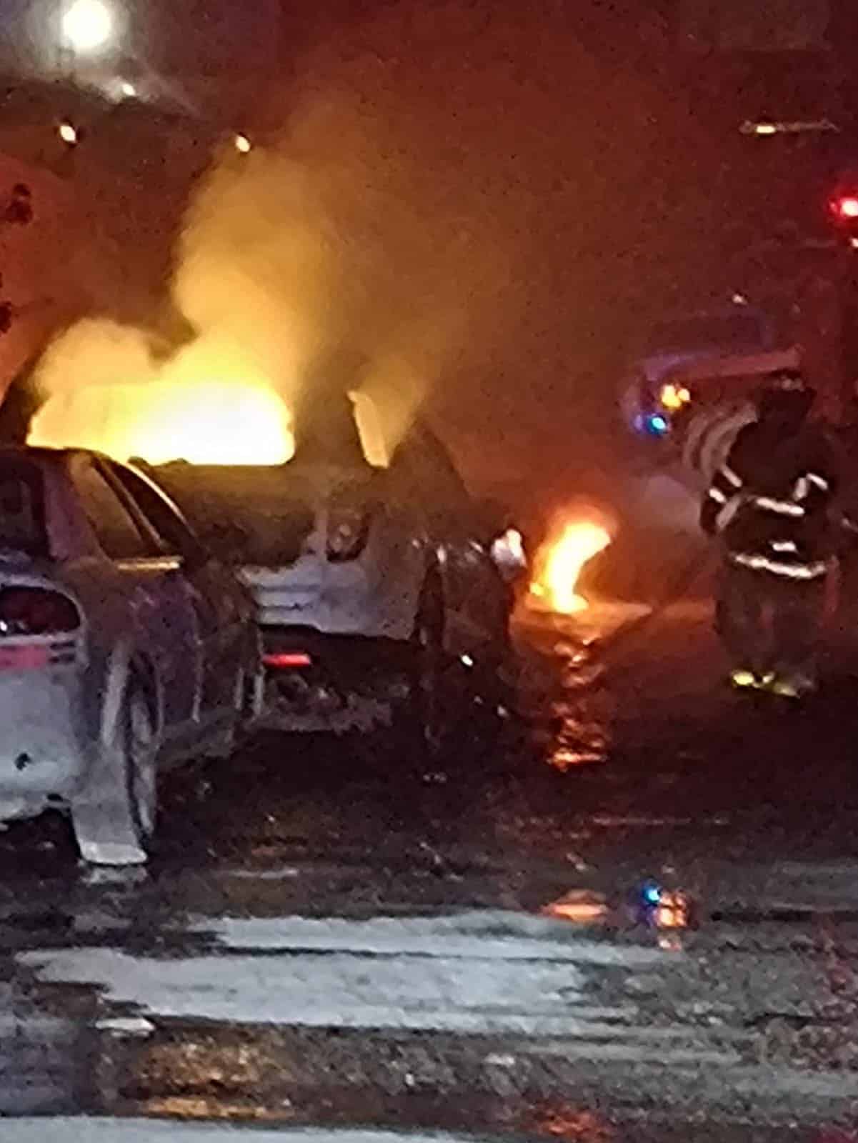 Protección Civil investiga incendio extraño de vehículos en colonia Los Bosques