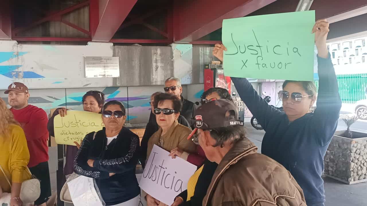 Pacientes del IMSS buscan atención tras daños en cirugía ocular
