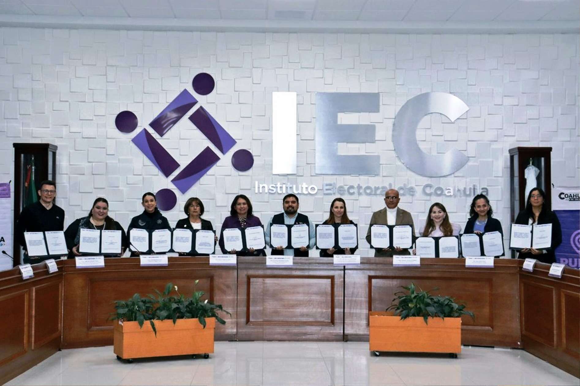 Instituto Electoral de Coahuila instala Punto Violeta para mujeres
