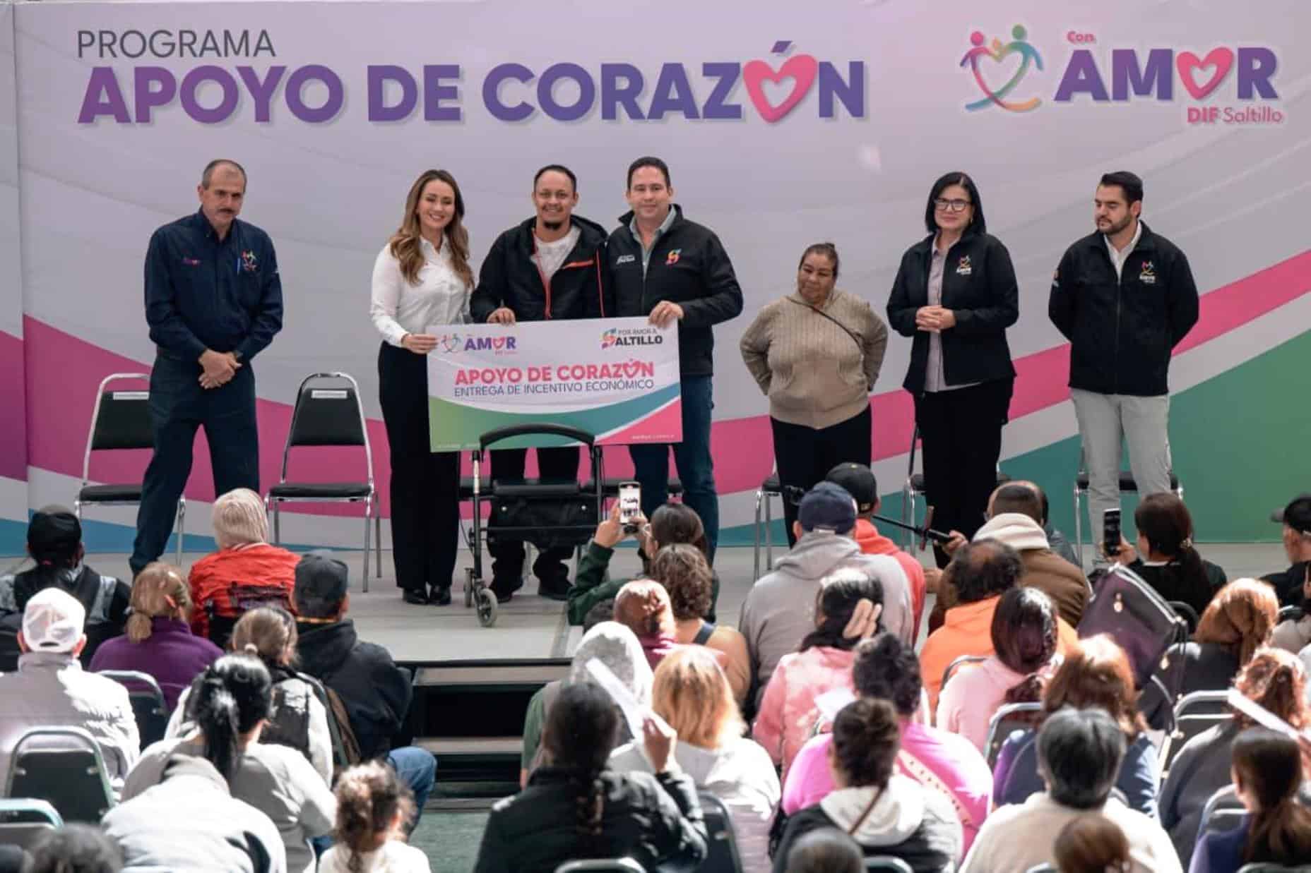 Saltillo: Javier Díaz González entrega apoyos de corazón a 3 mil 800 personas