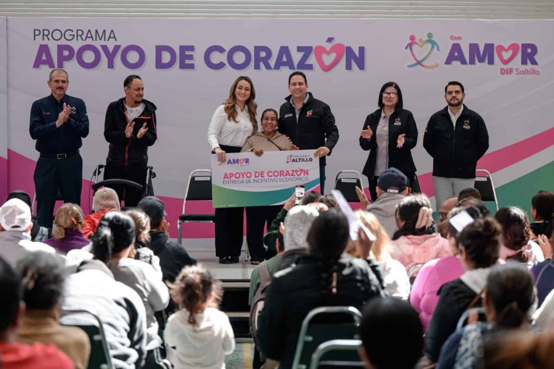 Saltillo: Javier Díaz González entrega apoyos de corazón a 3 mil 800 personas