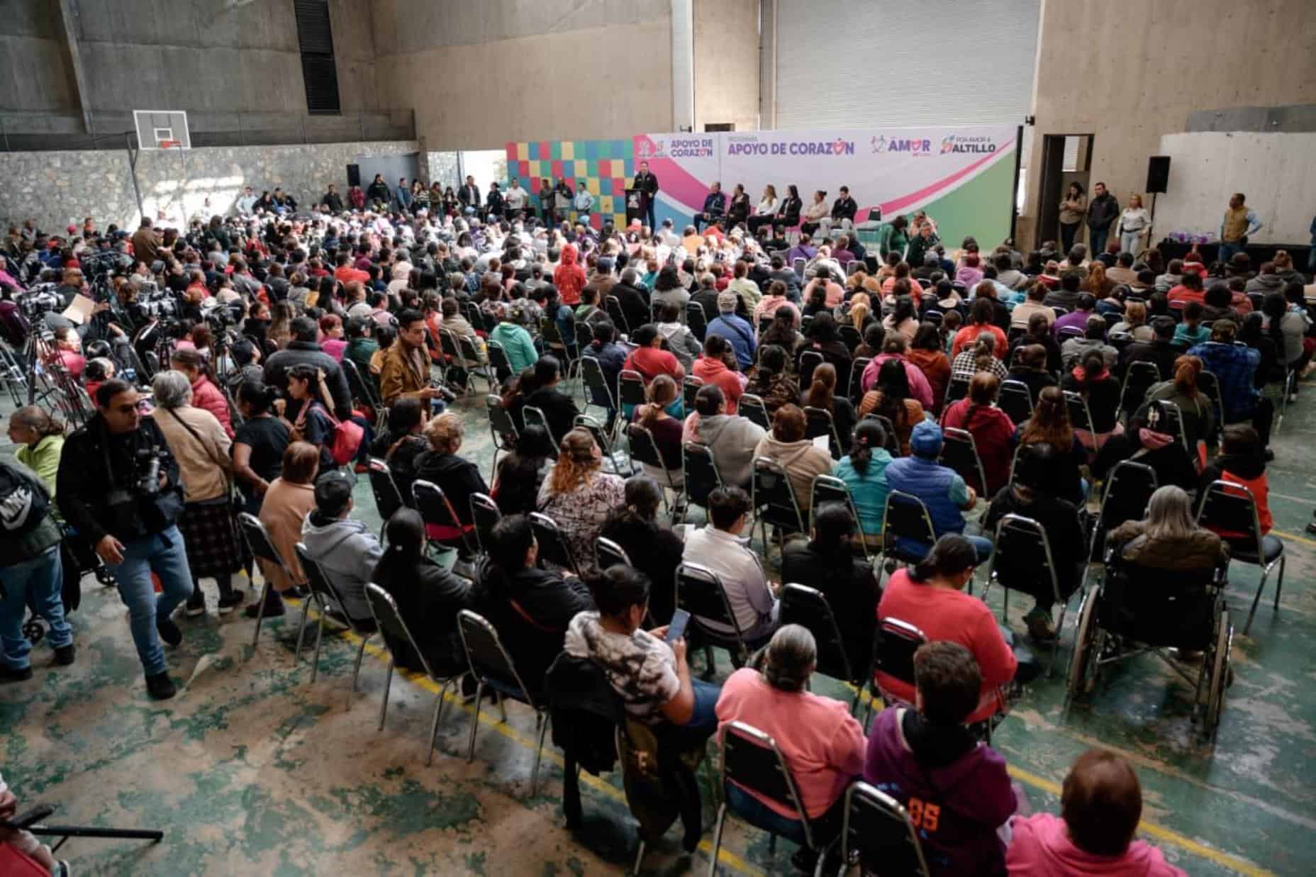 Saltillo: Javier Díaz González entrega apoyos de corazón a 3 mil 800 personas