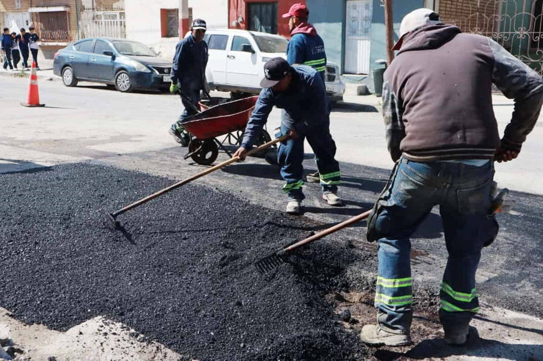 Gobierno de Saltillo refuerza bacheo y reparación de pavimento