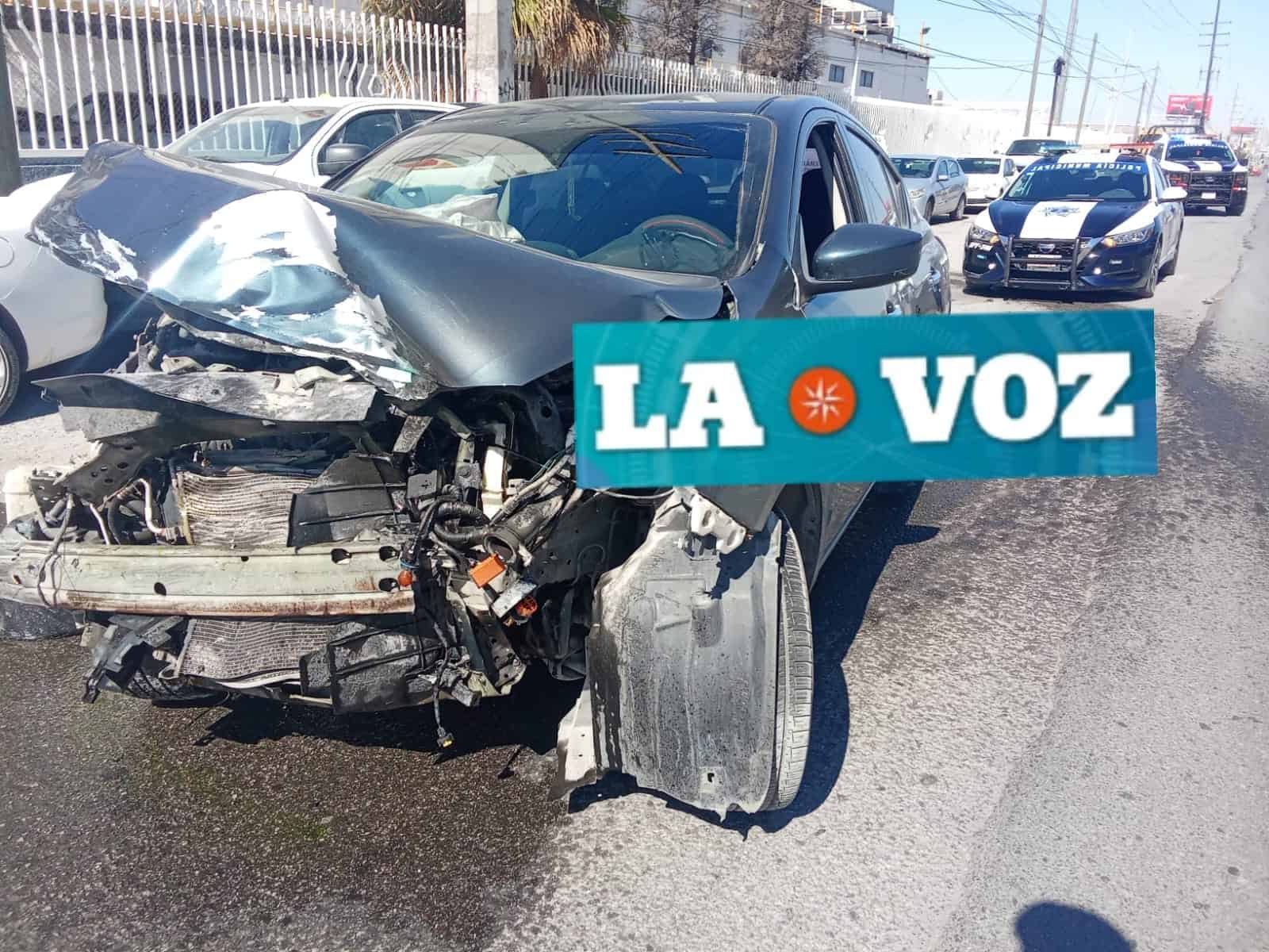 Por corretear a quien lo chocó, deja dominó de autos dañados