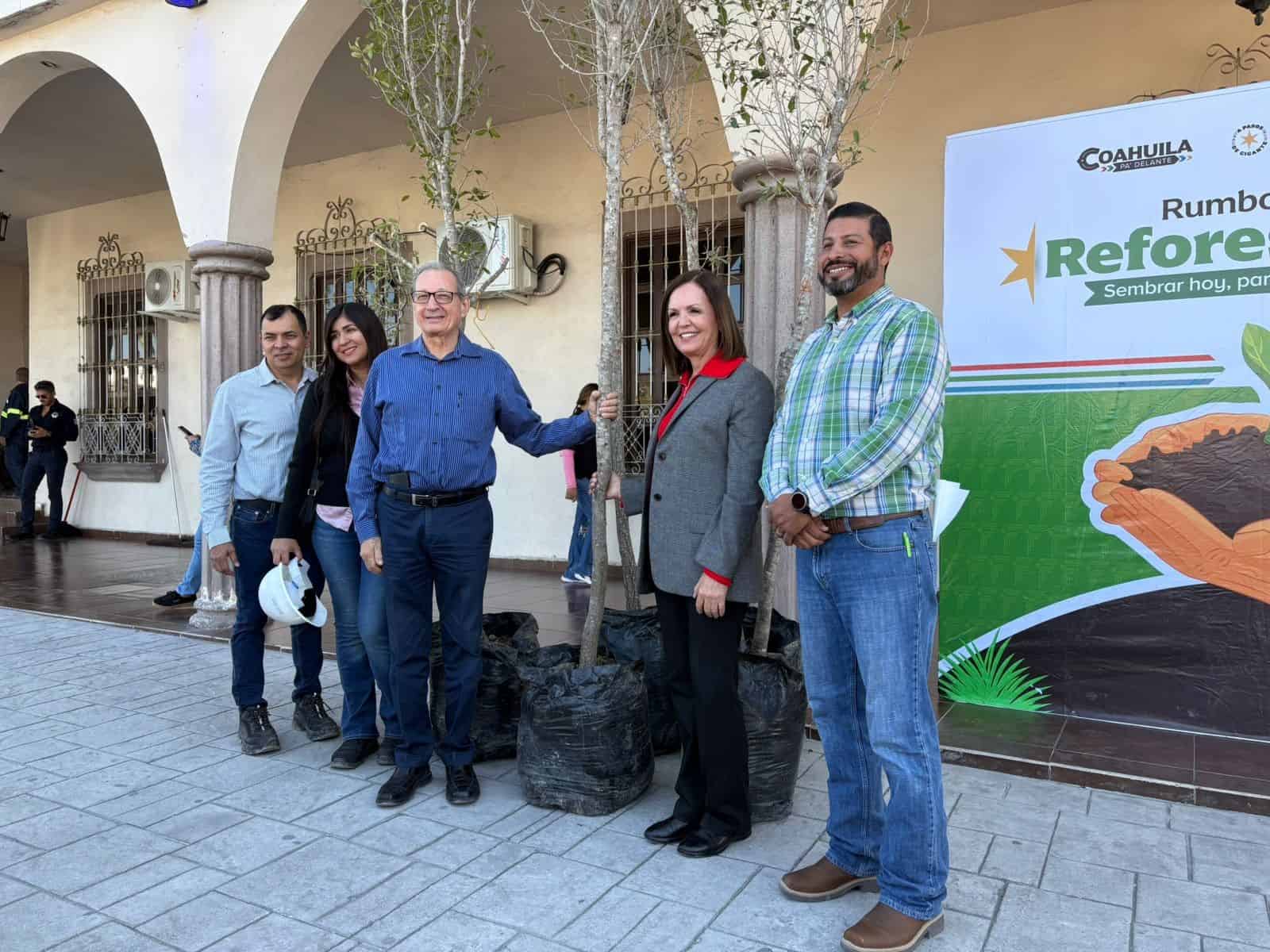 Conduit entrega árboles al Ayuntamiento de Frontera para mejorar el medio ambiente